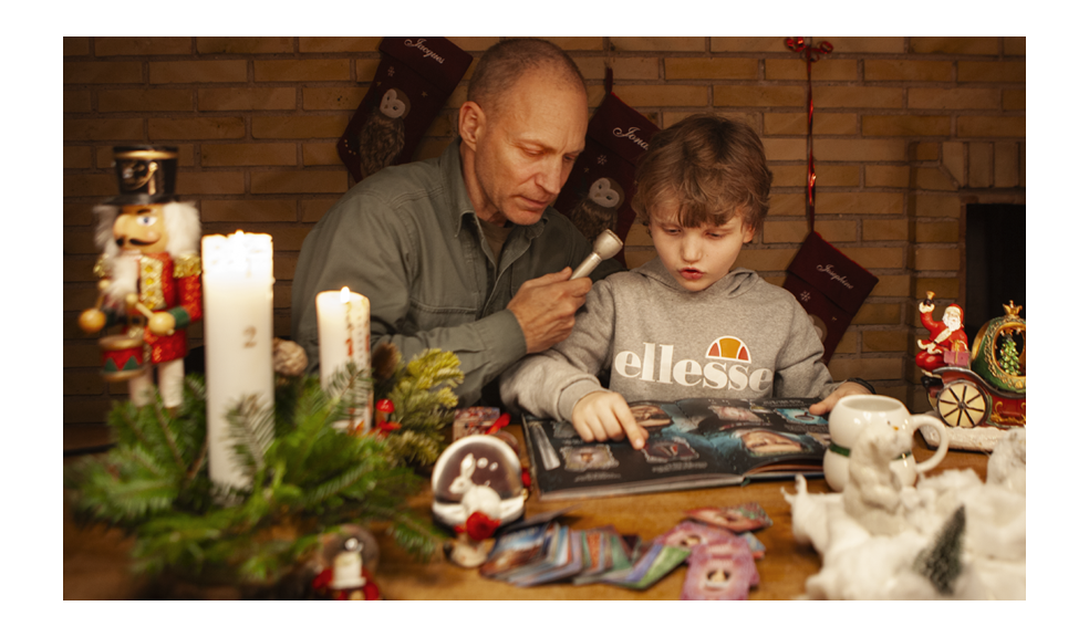 Hindenburg Systems Close Interview Christmas collection Folder Journalist Podcaster Scandinavian Interviewing Kid explaining Electro Voice 635A 