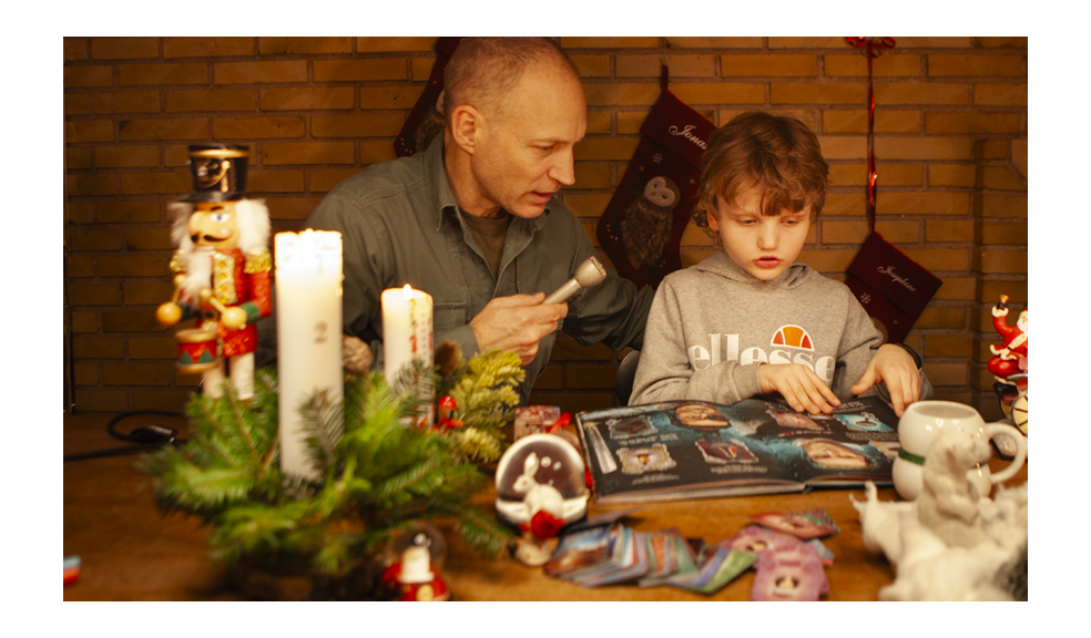 Hindenburg Systems Close Interview Christmas collection Folder Journalist Podcaster Scandinavian Interviewing Kid explaining Electro Voice 635A  at Midrange